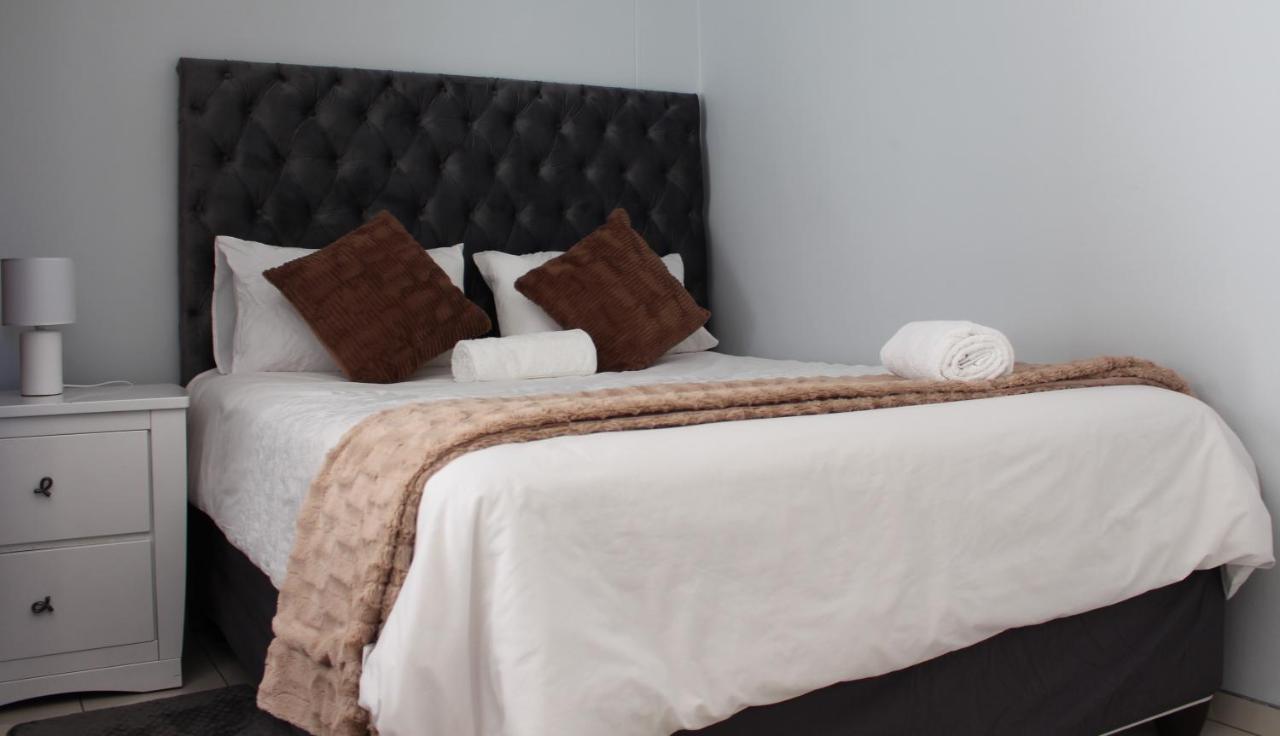 Abigail'S Studio Apartment @ Trift Tower Windhoek Exterior photo