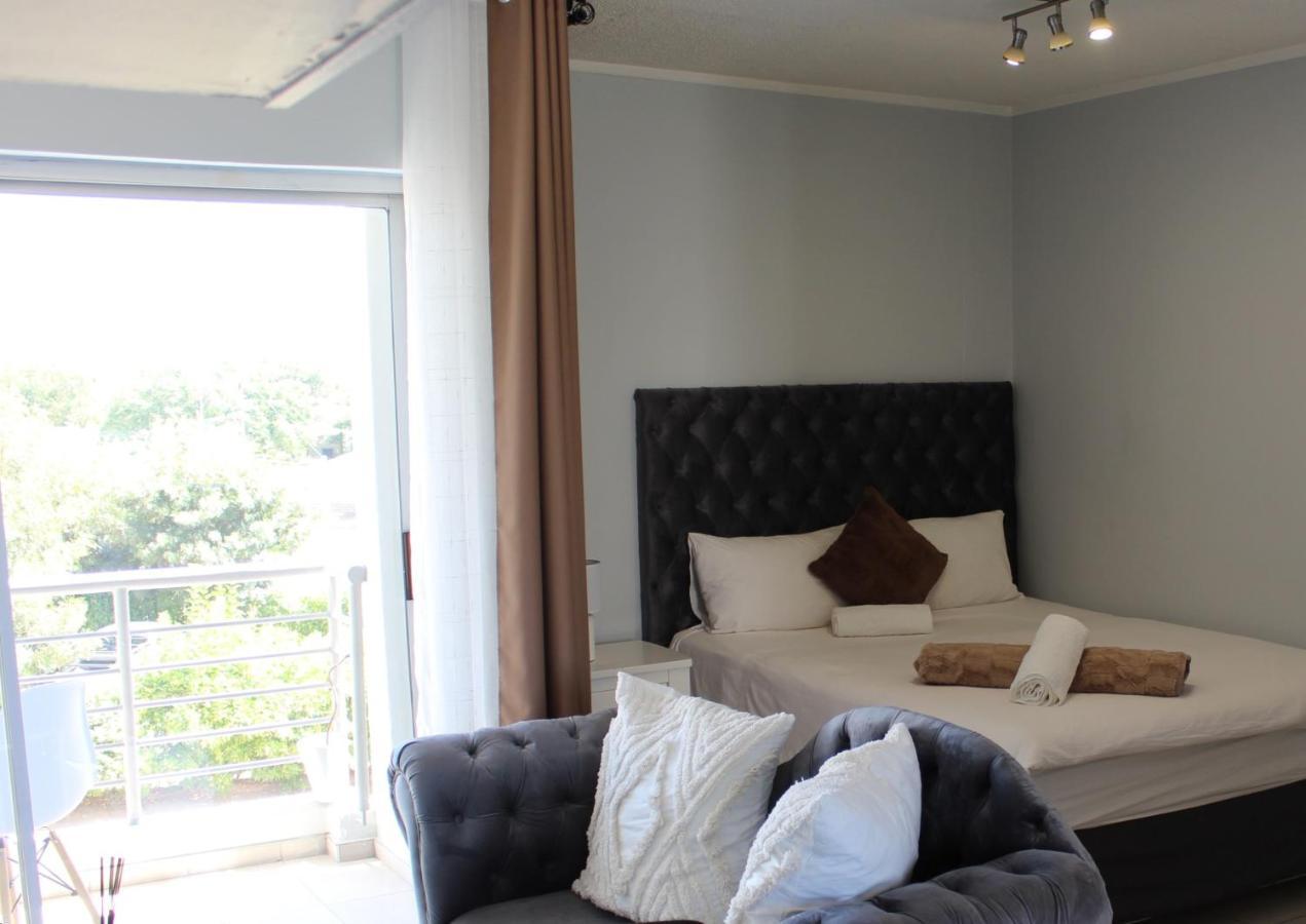 Abigail'S Studio Apartment @ Trift Tower Windhoek Exterior photo
